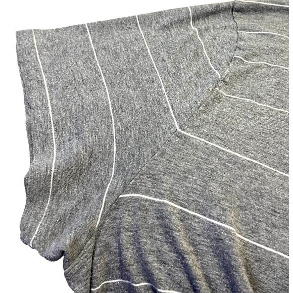OLD NAVY V-NECK SHORT SLEEVE T-SHIRT, WOMENS, XXL, GREY WITH THIN WHITE STRIPES - Picture 7 of 10
